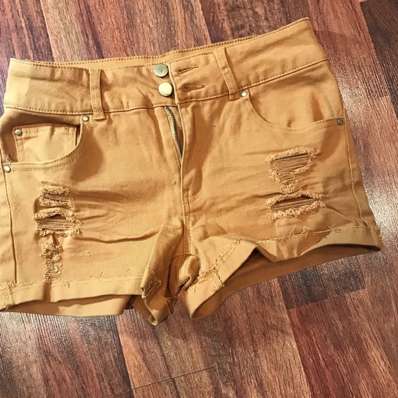 Mustard colored shorts - Picture 1 of 1